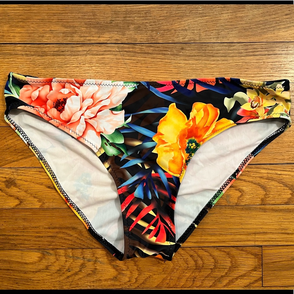 Hawaiian Print Bikini Bottoms 👙